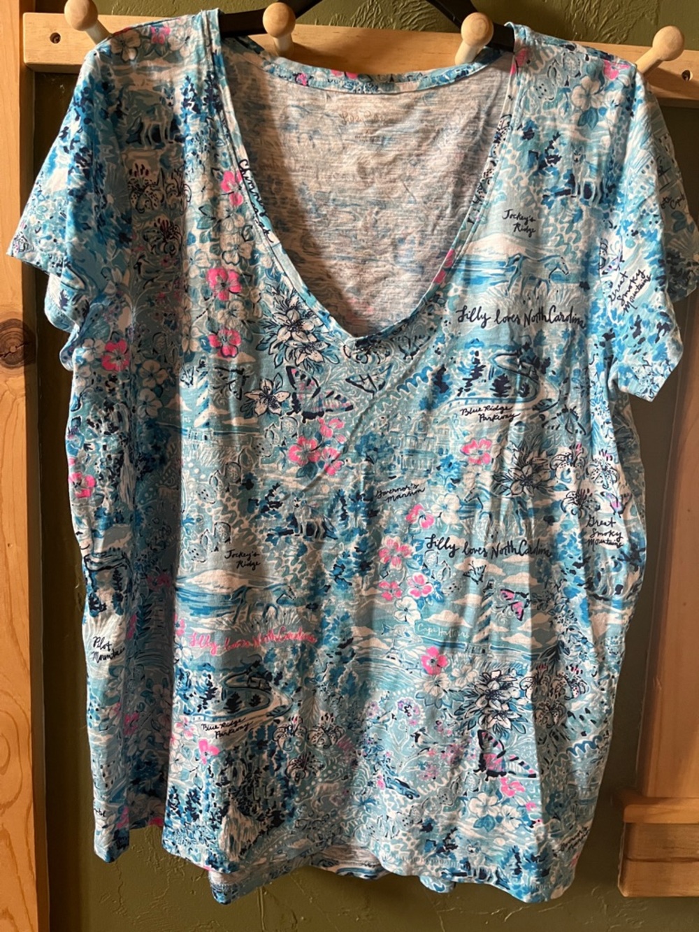 Lilly Pulitzer Blue & Pink Floral V-Neck Tee
Lilly loves North Carolina  size xl